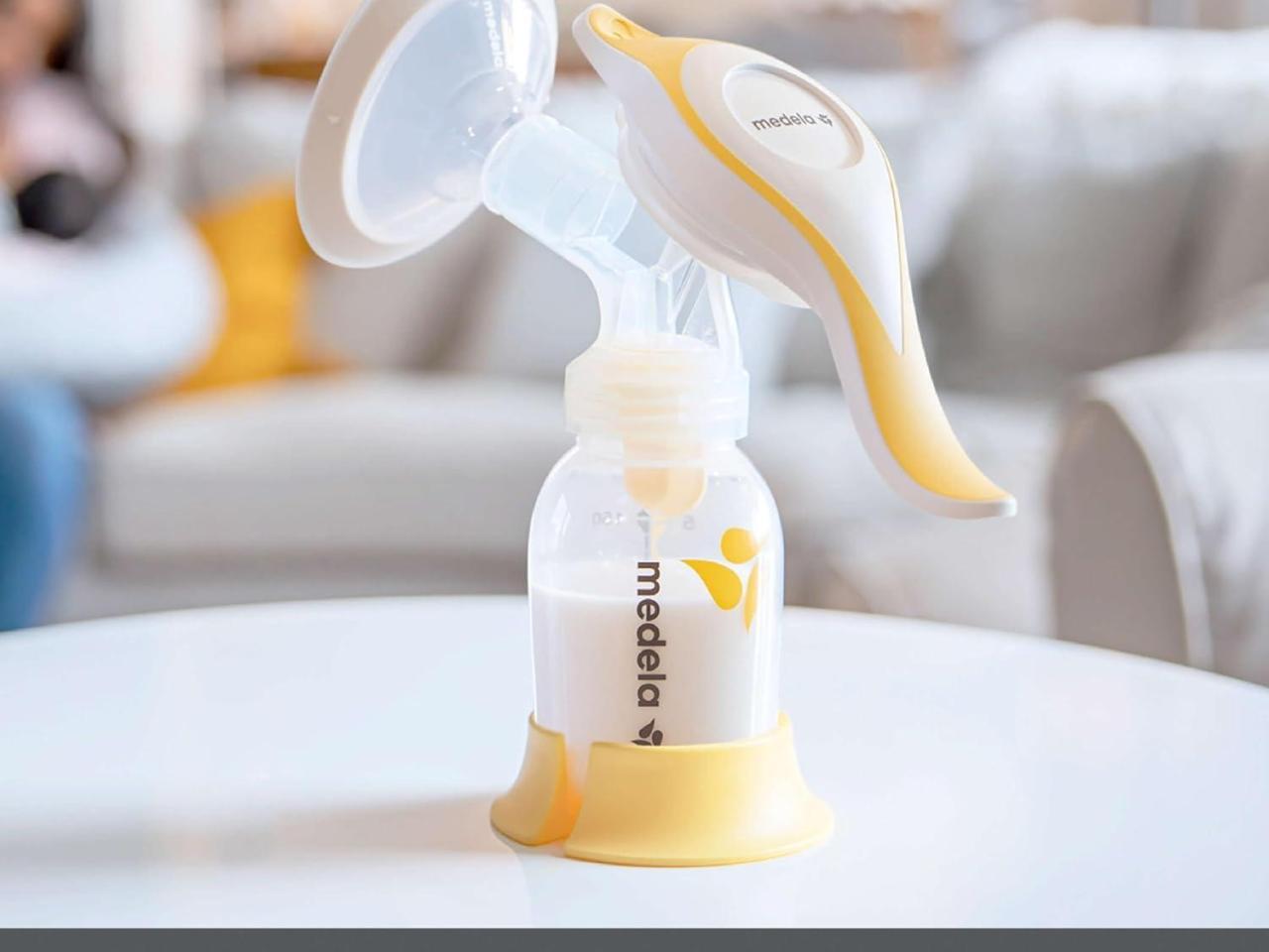 Medela Manual breast pump with Flex Shi...