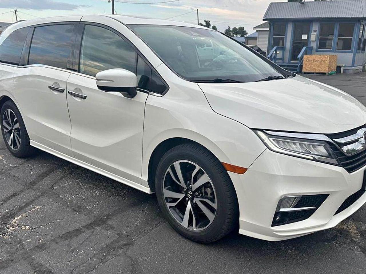 2018 Honda odyssey Elite Minivan 4D