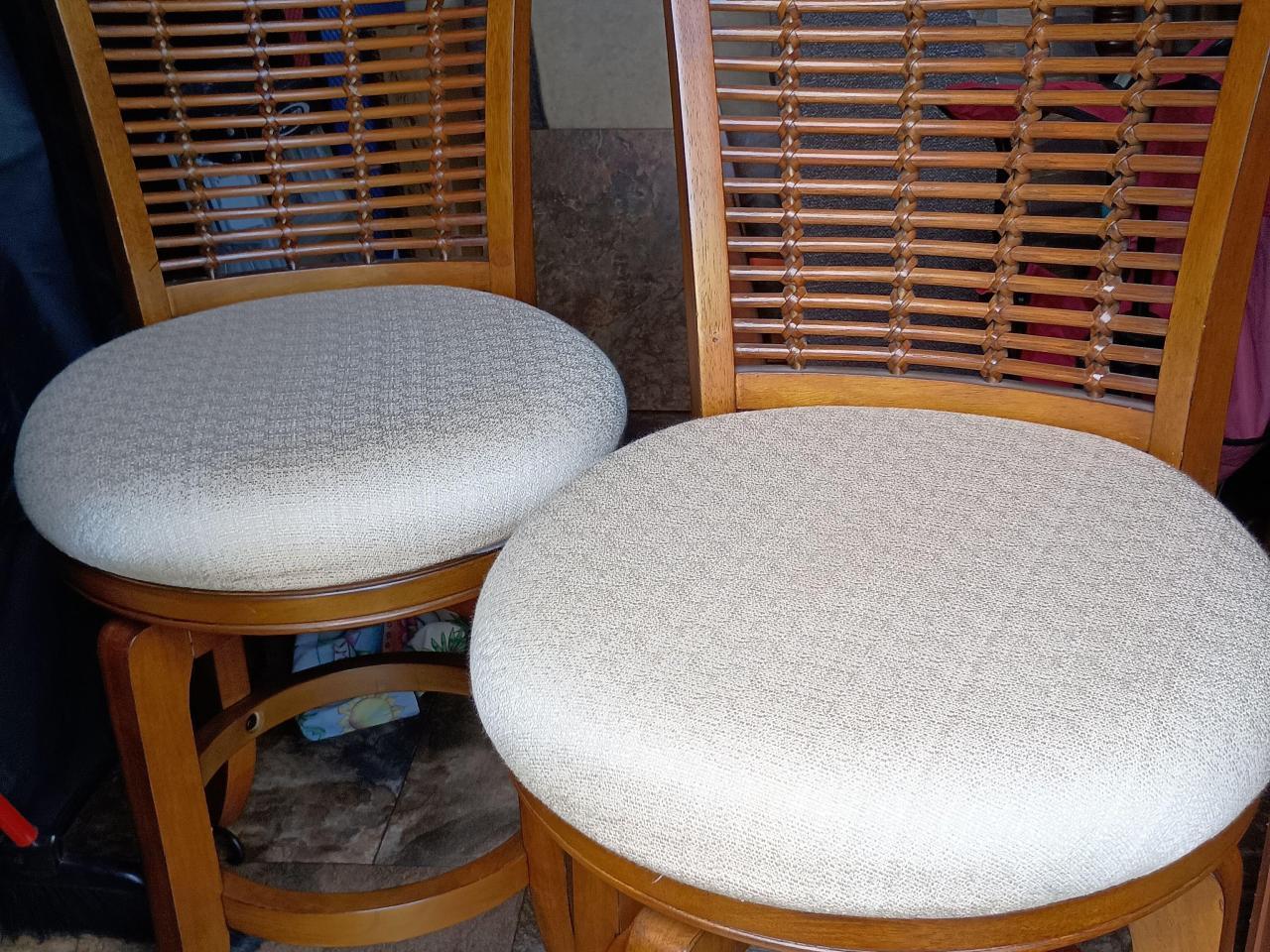 Beautiful swivel bar stools, Hudson