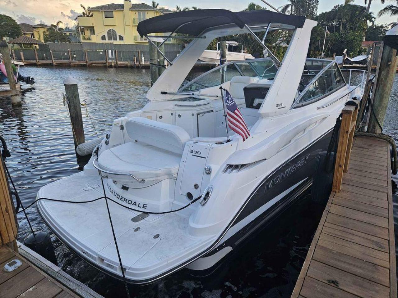 2015 Monterey 295 sport yacht