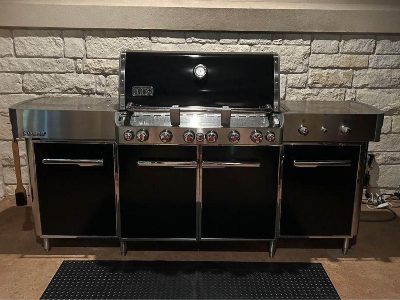 Weber Summit Grill Station