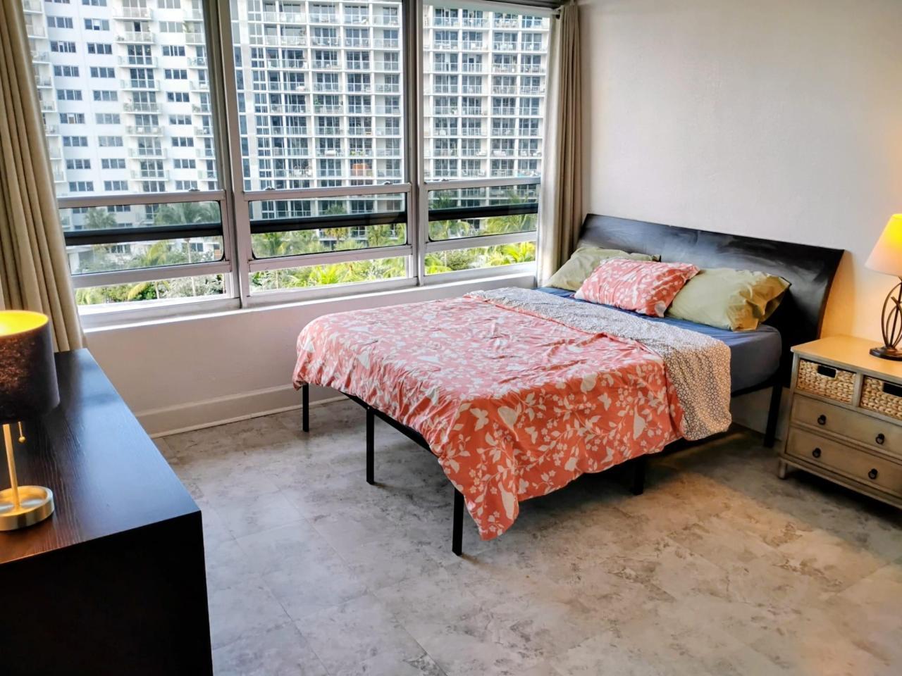 Luxurious Resort In South Beach!