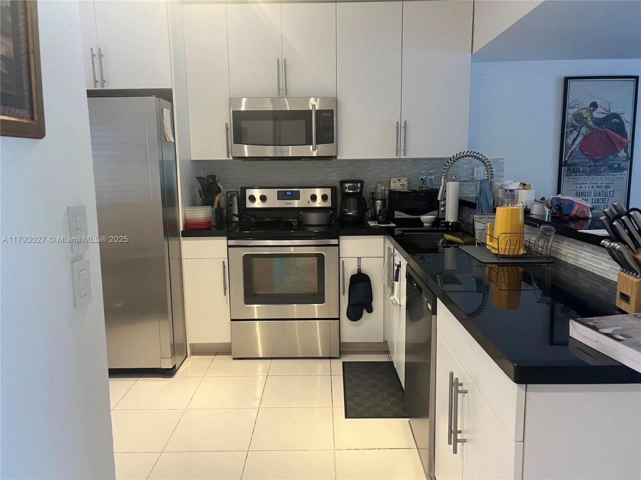 Renovated Duplex 2/BD 2/BA Island Kitchen Balcony W/D Gym Pool