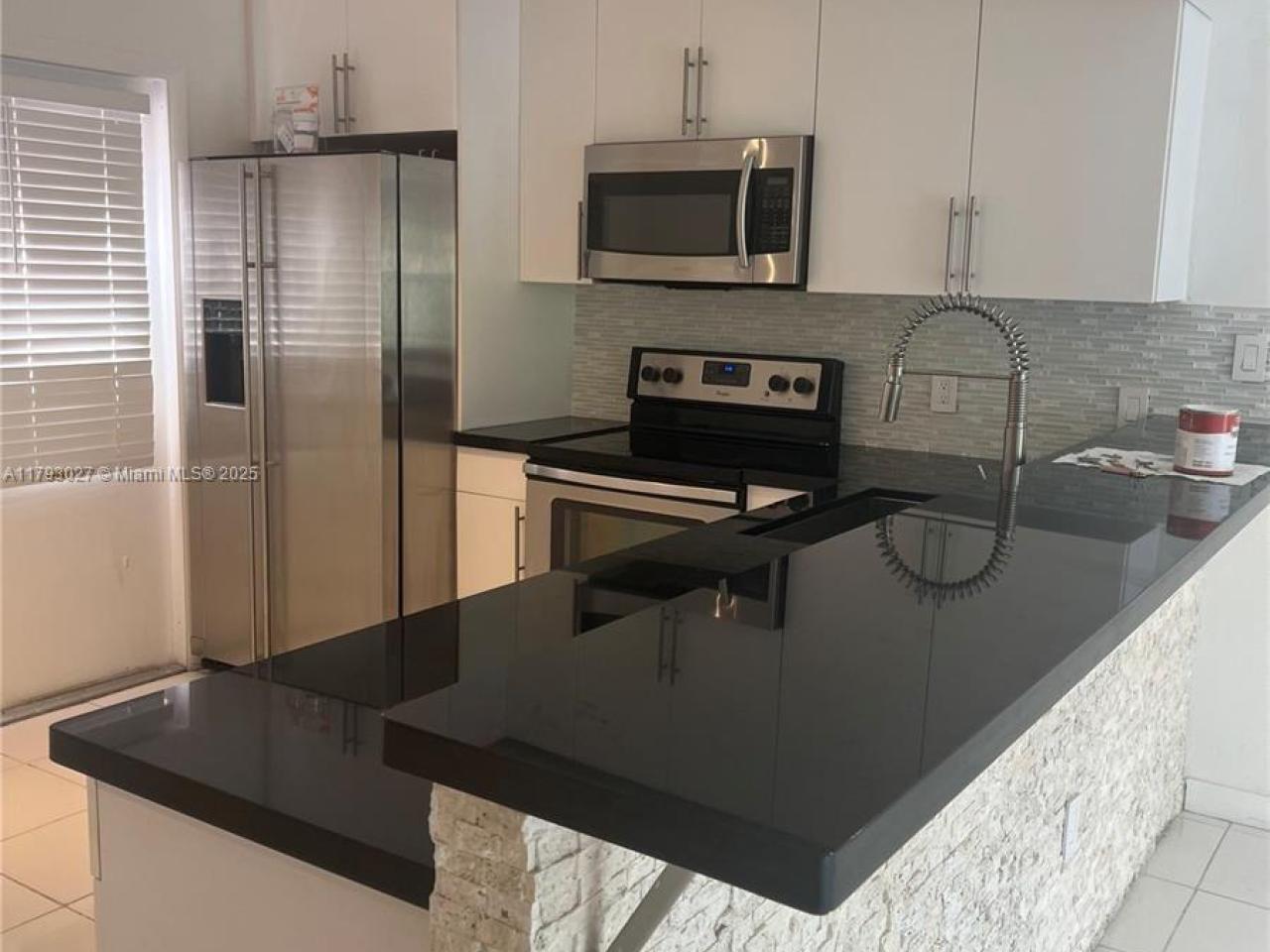 Renovated Duplex 2/BD 2/BA Island Kitchen Balcony W/D Gym Pool