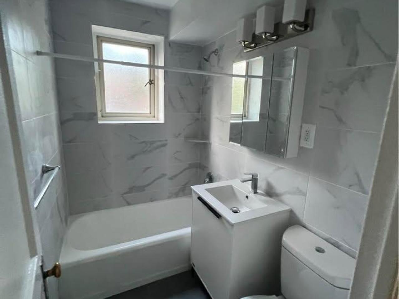 newly renovated apt for rent available