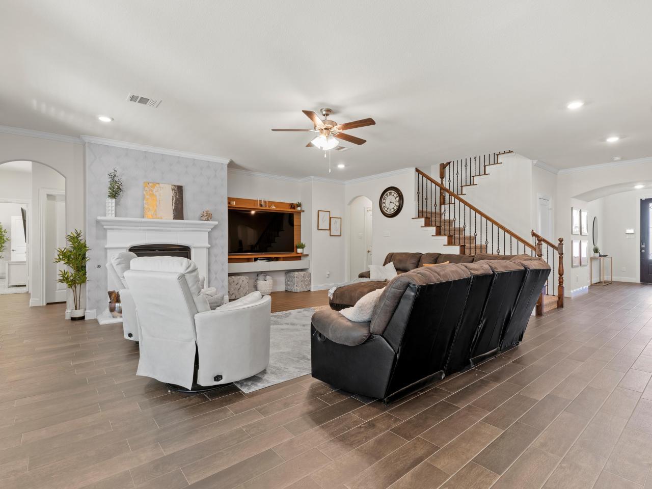 5 bed 4 bath two story home for sale