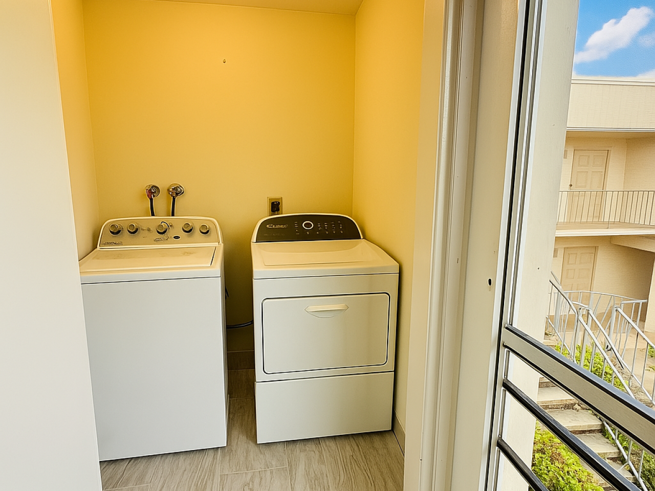 Bright condo bathed in natural light!