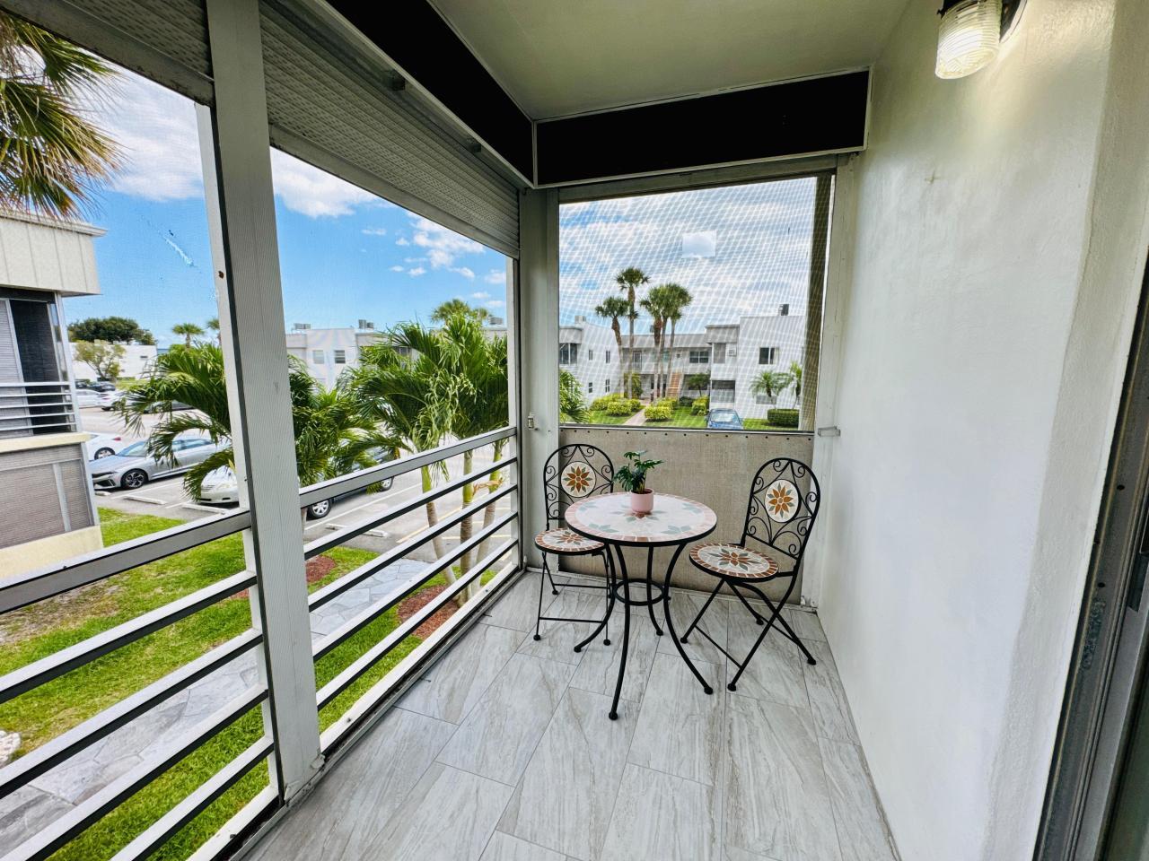 Bright condo bathed in natural light!