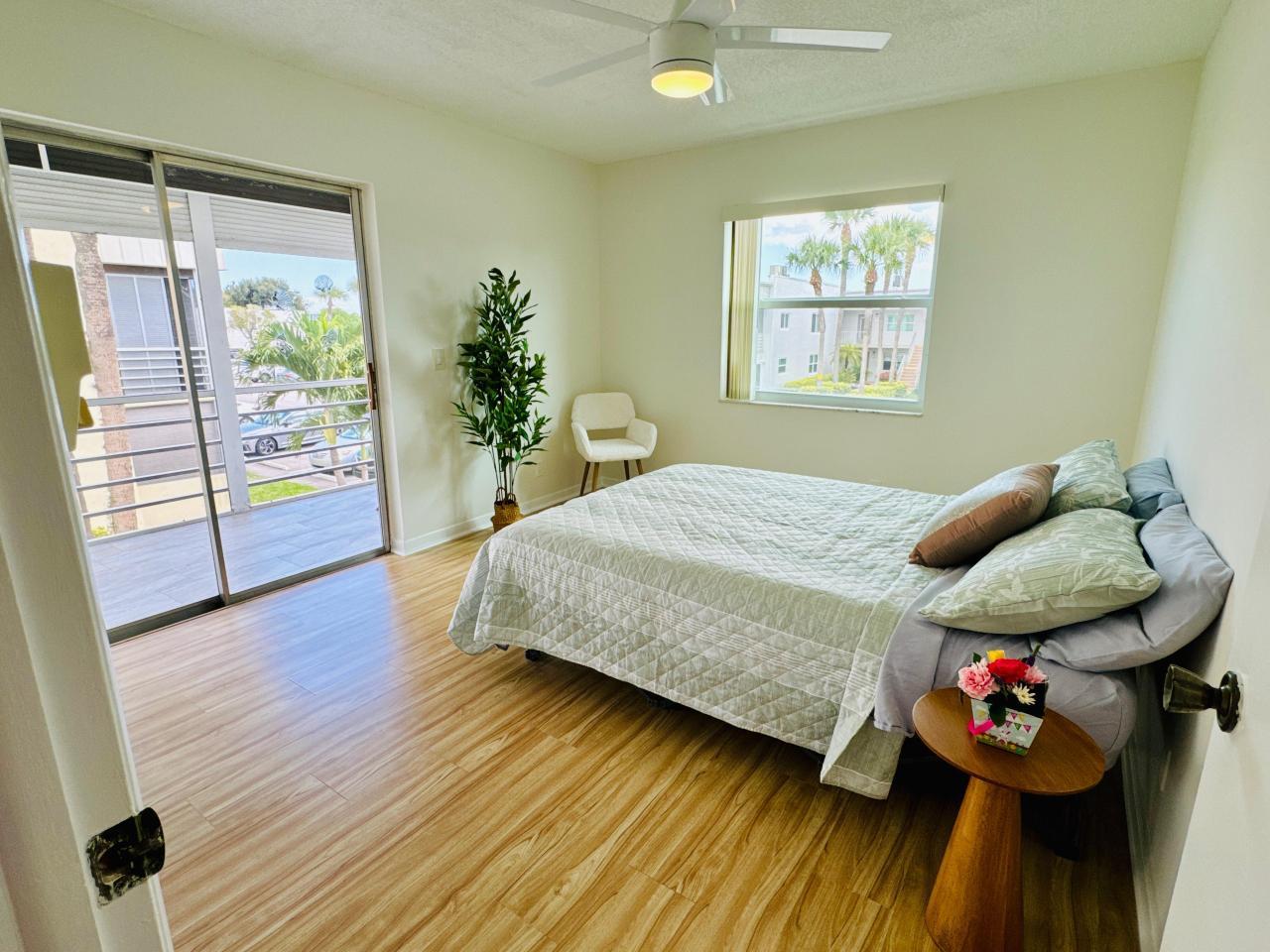 Bright condo bathed in natural light!