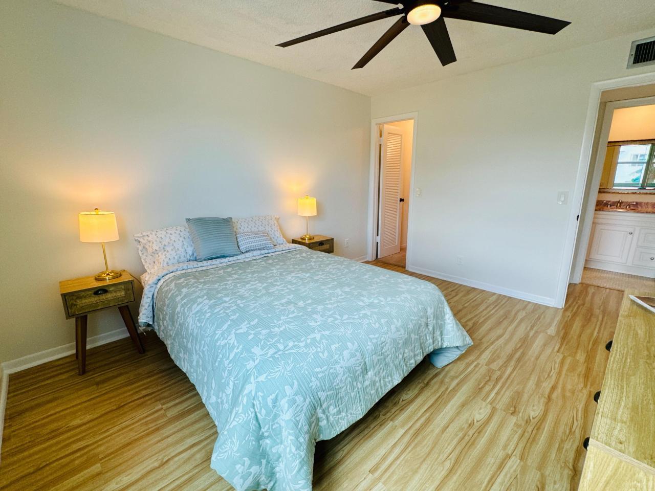 Bright condo bathed in natural light!