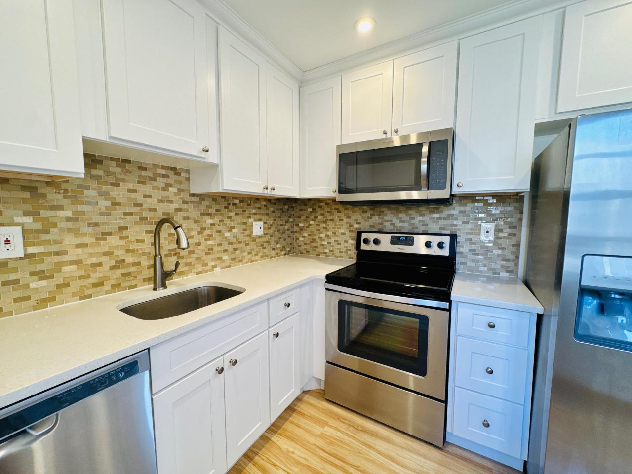 Bright condo bathed in natural light!