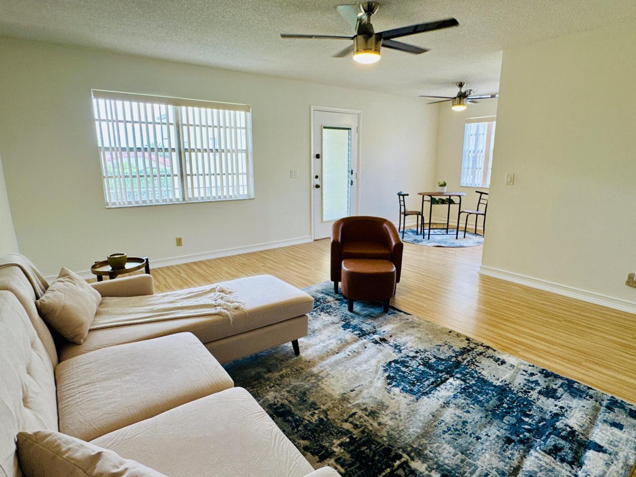 Bright condo bathed in natural light!