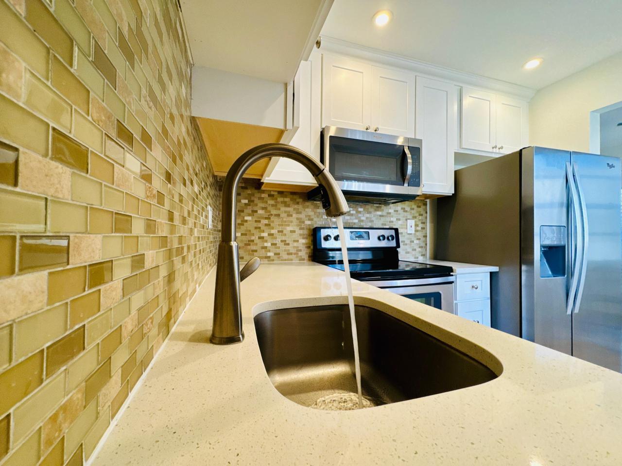 Bright condo bathed in natural light!